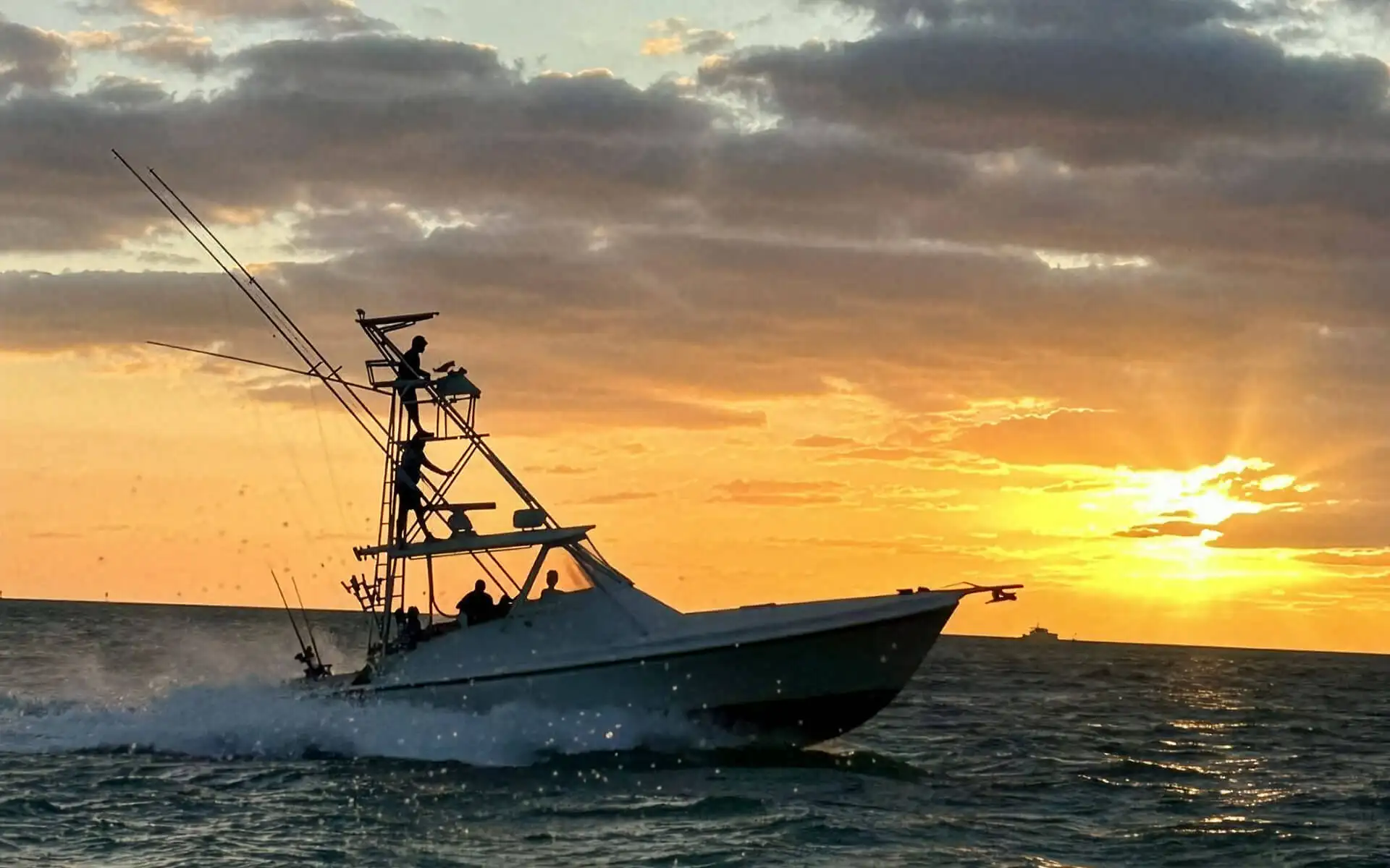 The DirtyBoat running south from Key Largo to Islamorada